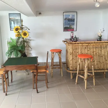 Apartment Coutain
